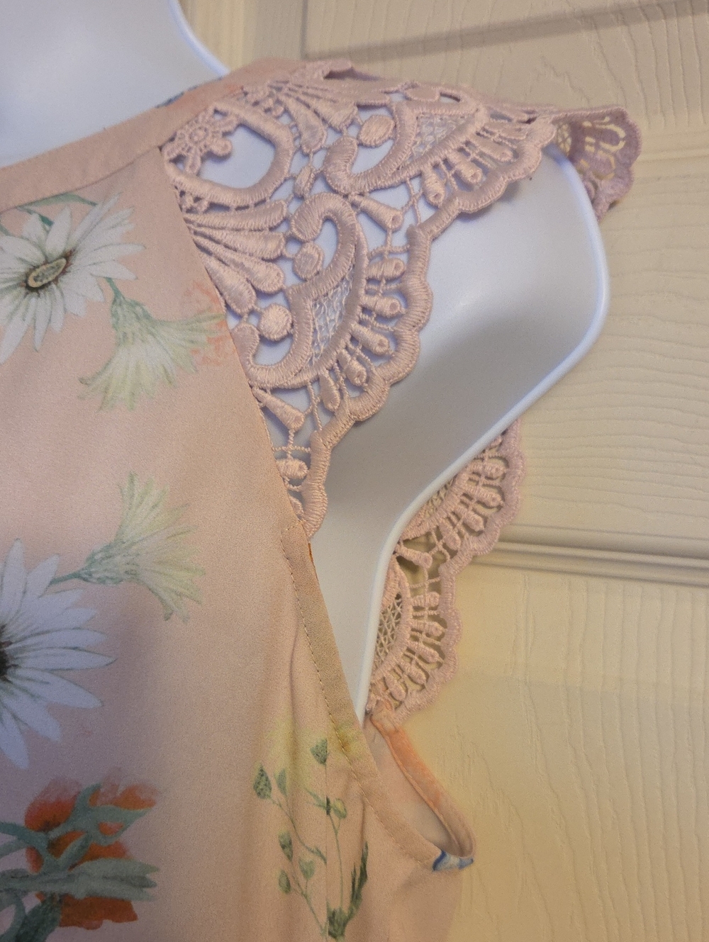 Express Floral Sleeveless Blouse Size Medium - Picture 7 of 11